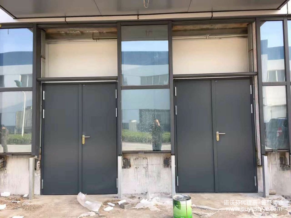 诺沃芬多功能门