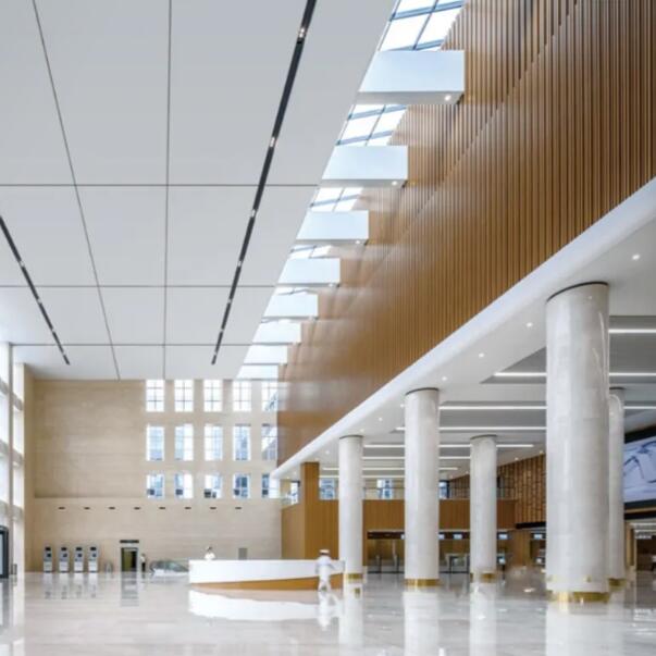 浦菲尔勾搭顶板